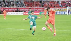 宜昌老球迷坚守足球情怀传承精神